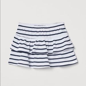 H&M Bottoms - Nwt navy stripe size 6-8 Perfect forback to School H&M Bottoms - Nwt navy stripe size 6-8 Perfect forback to School